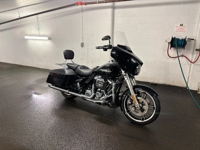 2019 Harley-Davidson, 70 000 km, dovoz Kanada — foto 3 z 5