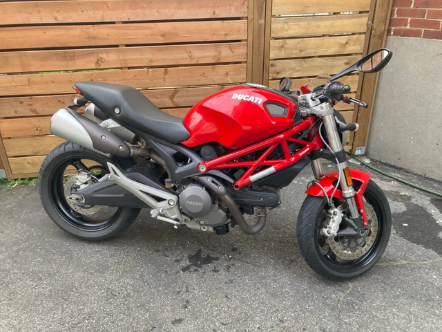 2010 Ducati, 17 000 km, dovoz Kanada — foto 1