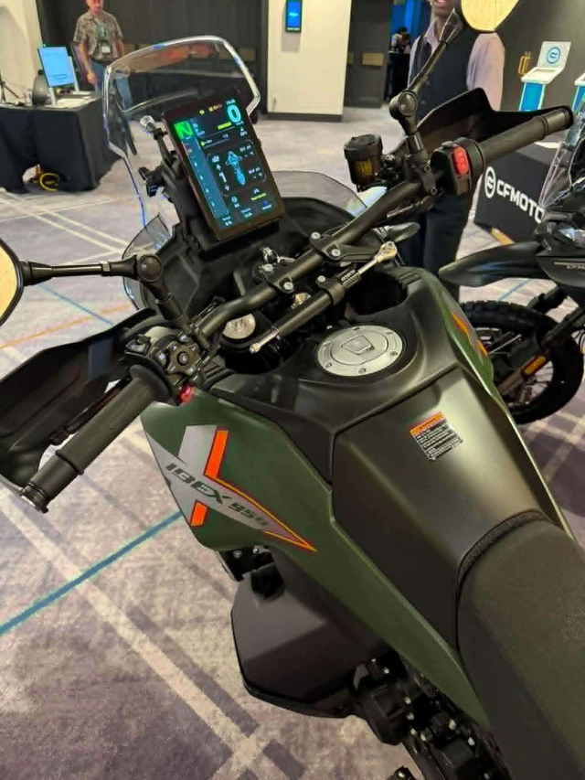 2027 CFMOTO, dovoz Kanada — foto 2 z 3
