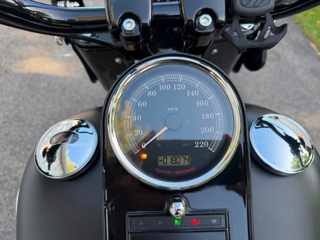 2016 Harley-Davidson, černá, 18 074 km, dovoz Kanada — foto 3 z 5