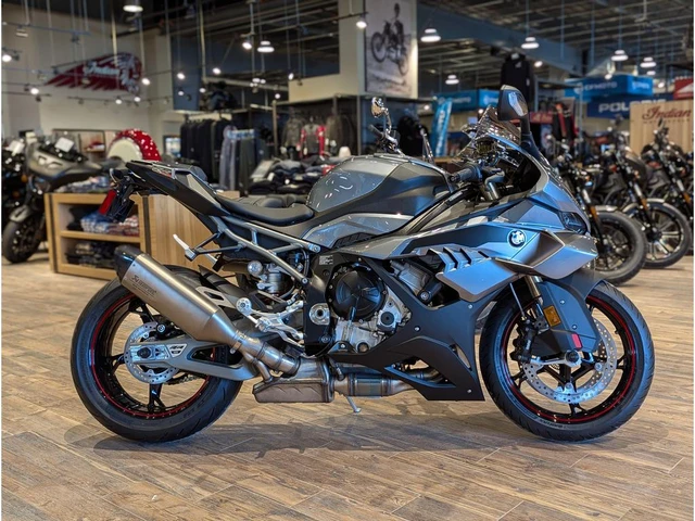 2026 BMW, 1 km, dovoz Kanada — foto 2 z 5