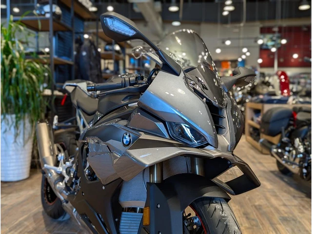 2026 BMW, 1 km, dovoz Kanada — foto 3 z 5