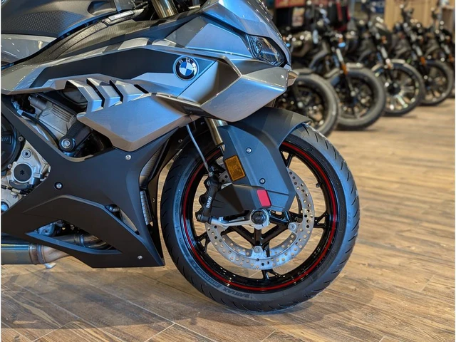 2026 BMW, 1 km, dovoz Kanada — foto 4 z 5