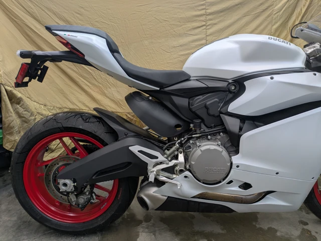 2016 Ducati, bílá, 670 km, dovoz Kanada — foto 2 z 5