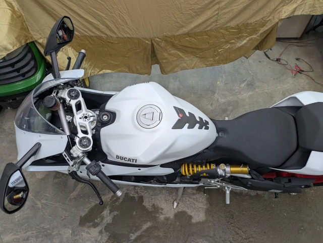 2016 Ducati, bílá, 670 km, dovoz Kanada — foto 5 z 5