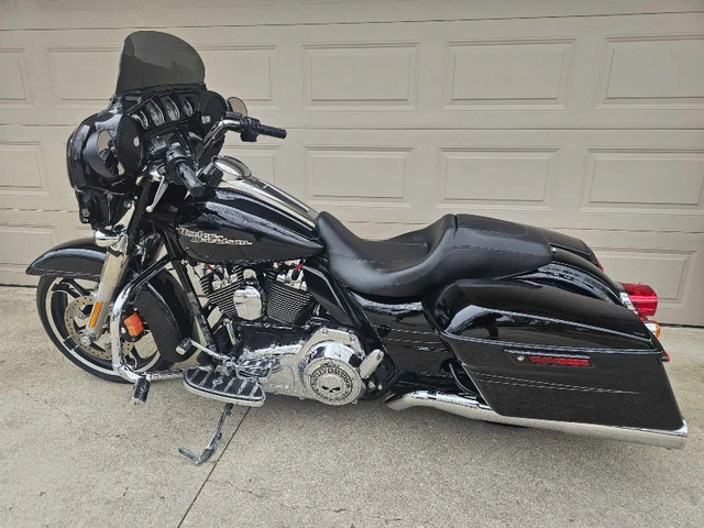 2015 Harley-Davidson, 53 000 km, dovoz Kanada — foto 2 z 5