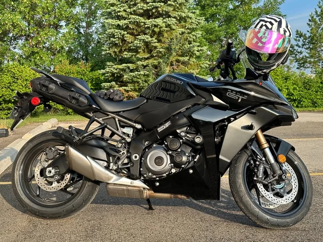 2022 Suzuki, 14 000 km, dovoz Kanada — foto 1 2022 Suzuki, 14 000 km, dovoz Kanada — foto 1