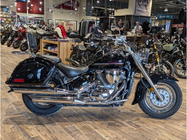 2016 Suzuki, černá, 19 125 km, dovoz Kanada — foto 2 z 5
