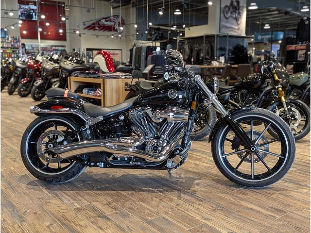 2014 Harley-Davidson, černá, 5 669 km, dovoz Kanada — foto 2 z 5