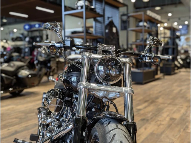 2014 Harley-Davidson, černá, 5 669 km, dovoz Kanada — foto 3 z 5