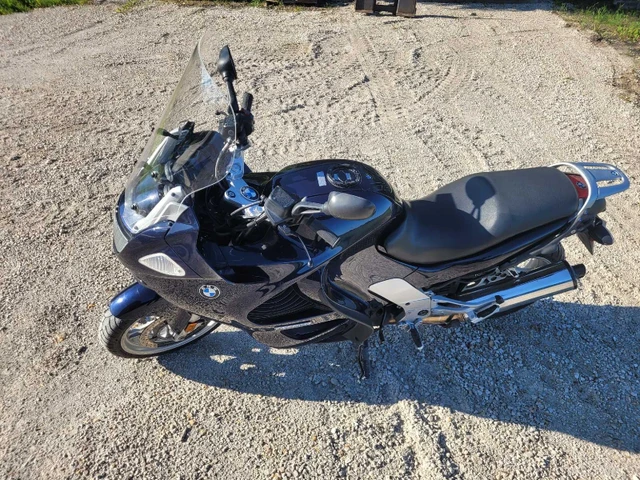 2003 BMW, 58 000 km, dovoz Kanada — foto 4 z 5