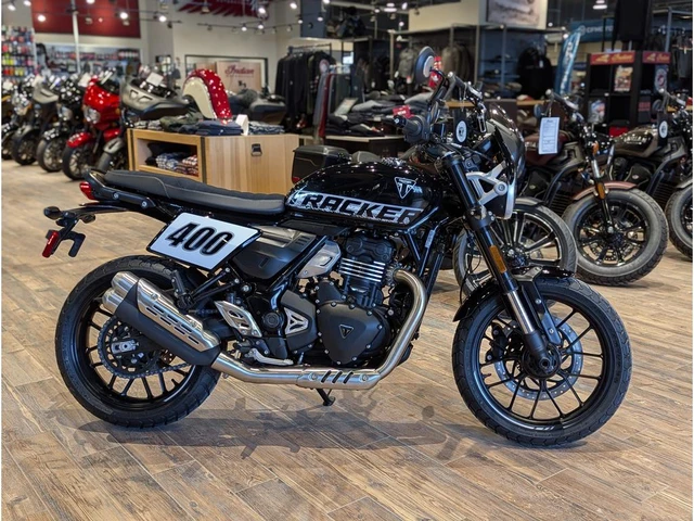 2027 Triumph, černá, 1 km, dovoz Kanada — foto 2 z 5