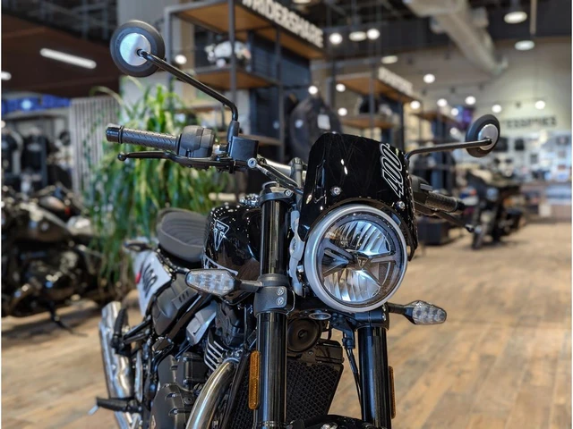 2027 Triumph, černá, 1 km, dovoz Kanada — foto 3 z 5