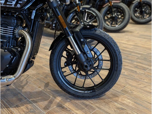 2027 Triumph, černá, 1 km, dovoz Kanada — foto 4 z 5