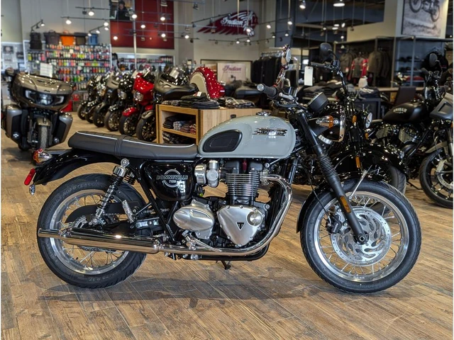 2026 Triumph, šedá, 1 km, dovoz Kanada — foto 2 z 5