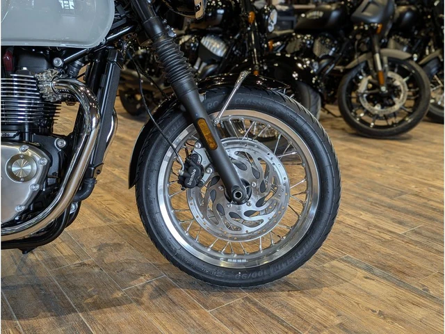 2026 Triumph, šedá, 1 km, dovoz Kanada — foto 4 z 5