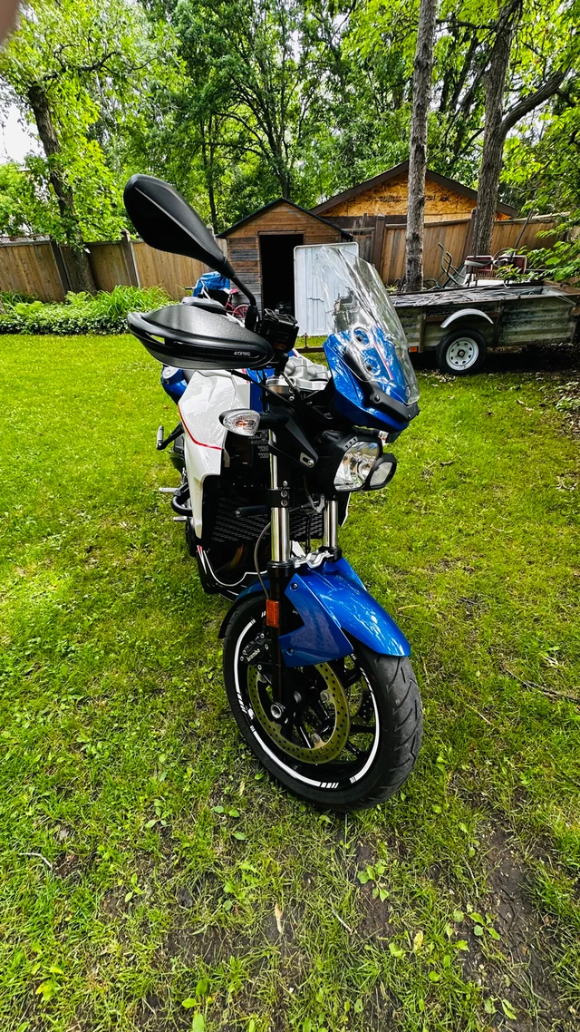 2014 BMW, 11 500 km, dovoz Kanada — foto 4 z 5