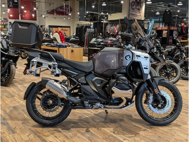 2026 BMW, černá, 1 km, dovoz Kanada — foto 2 z 5