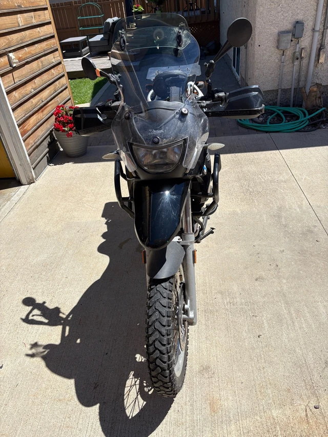 2003 BMW, 58 000 km, dovoz Kanada — foto 3 z 5