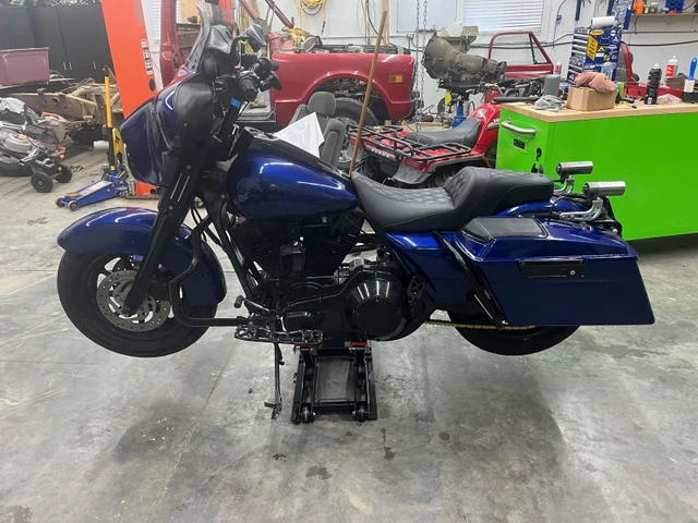 2005 Harley-Davidson, 100 000 km, dovoz Kanada — foto 5 z 5