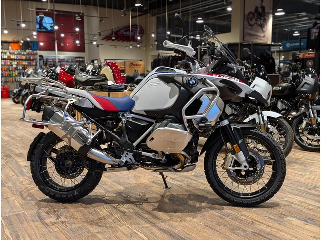 2023 BMW, 22 889 km, dovoz Kanada — foto 2 z 5