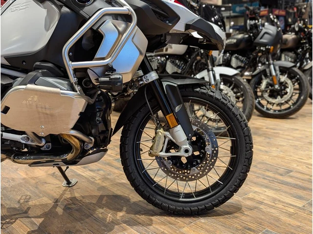 2023 BMW, 22 889 km, dovoz Kanada — foto 4 z 5