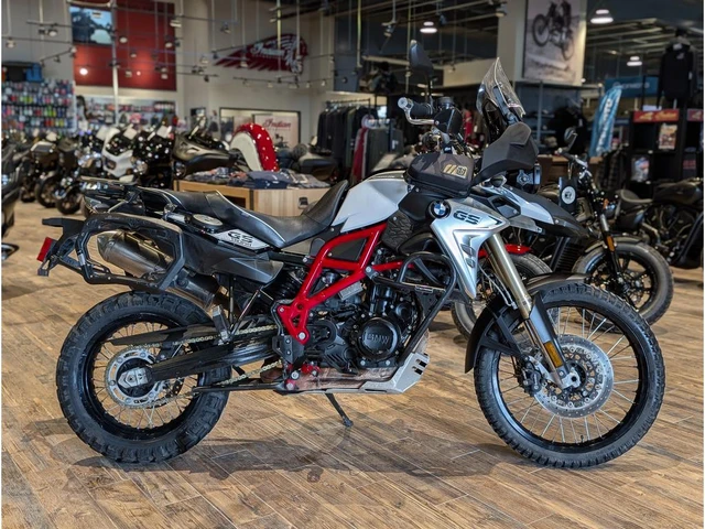 2017 BMW, bílá, 25 095 km, dovoz Kanada — foto 2 z 5