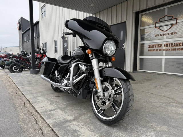 2017 Harley-Davidson, 101 550 km, dovoz Kanada — foto 3 z 5