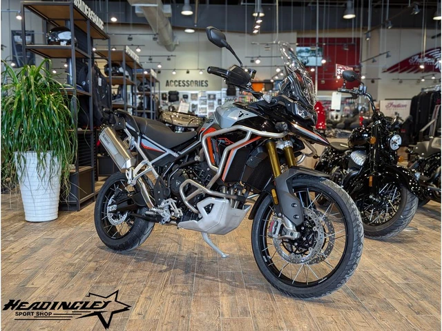 2026 Triumph, šedá, 1 km, dovoz Kanada — foto 1