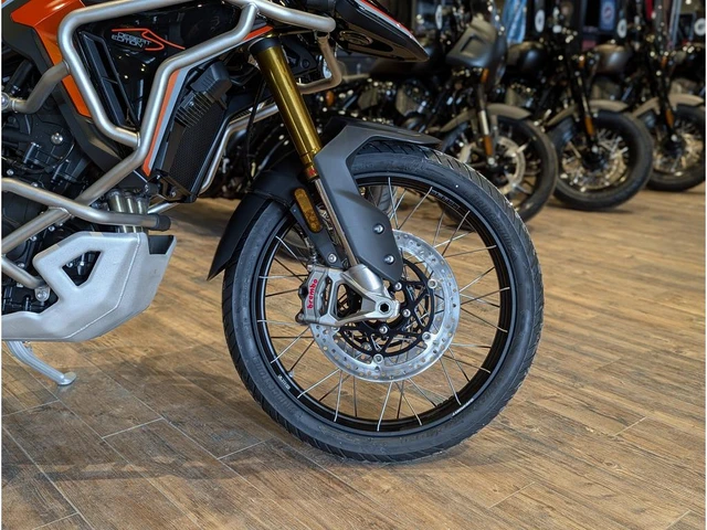 2026 Triumph, šedá, 1 km, dovoz Kanada — foto 4 z 5