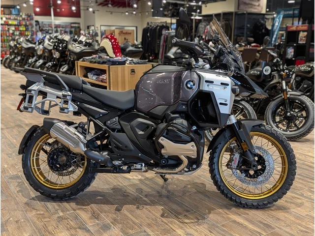 2026 BMW, černá, 1 km, dovoz Kanada — foto 2 z 5