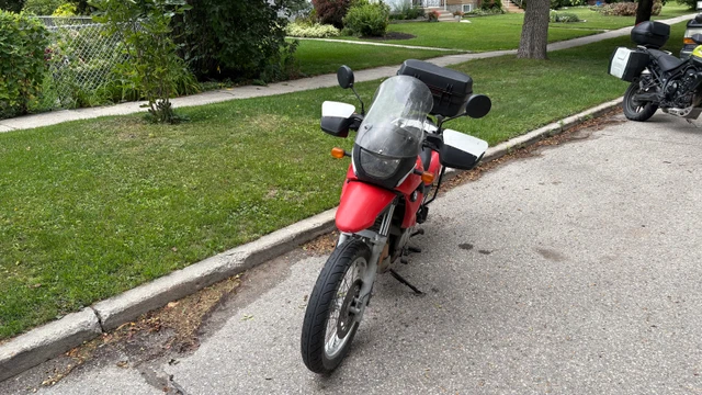 2002 BMW, 61 000 km, dovoz Kanada — foto 2 z 5