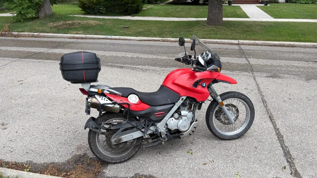 2002 BMW, 61 000 km, dovoz Kanada — foto 3 z 5