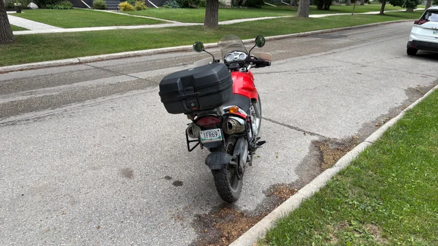 2002 BMW, 61 000 km, dovoz Kanada — foto 4 z 5