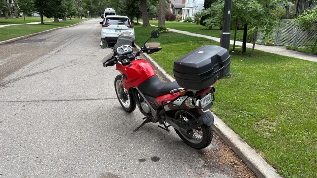 2002 BMW, 61 000 km, dovoz Kanada — foto 5 z 5