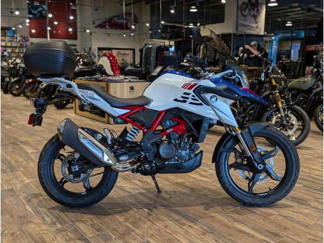 2025 BMW, bílá, 1 862 km, dovoz Kanada — foto 2 z 5