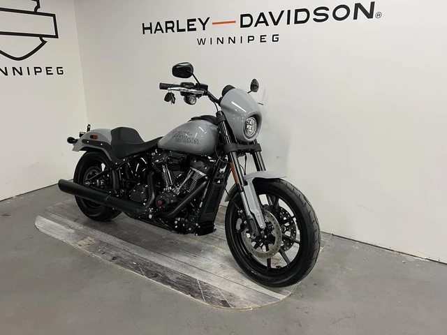 2025 Harley-Davidson, 3 350 km, dovoz Kanada — foto 2 z 5