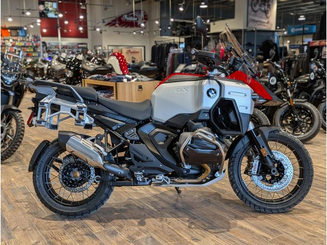 2026 BMW, červená, 1 km, dovoz Kanada — foto 2 z 5