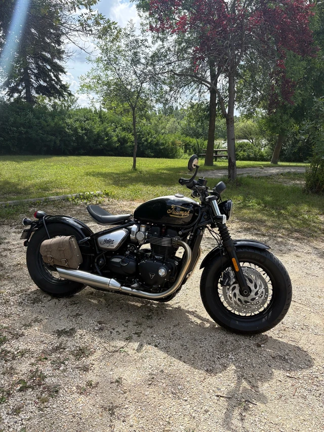 2025 Triumph, 3 300 km, dovoz Kanada — foto 1 z 5 2025 Triumph, 3 300 km, dovoz Kanada — foto 1 z 5