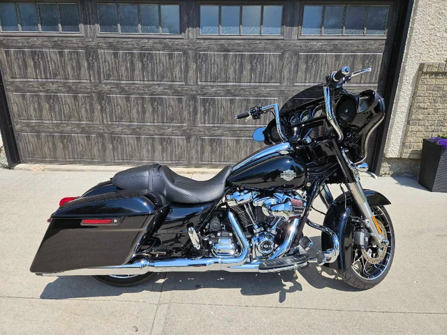 2023 Harley-Davidson, 4 000 km, dovoz Kanada — foto 2 z 5