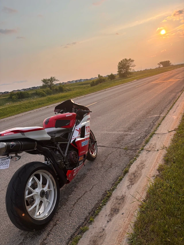 2008 Ducati, 12 900 km, dovoz Kanada — foto 4 z 5