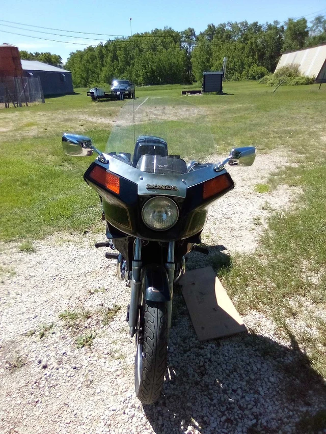 1981 Honda, stříbrná, 55 600 km, dovoz Kanada — foto 3 z 5