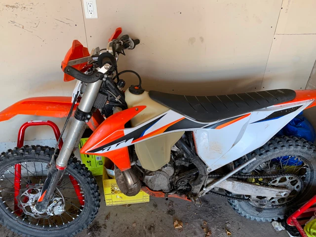 2021 KTM, dovoz Kanada — foto 2 z 3