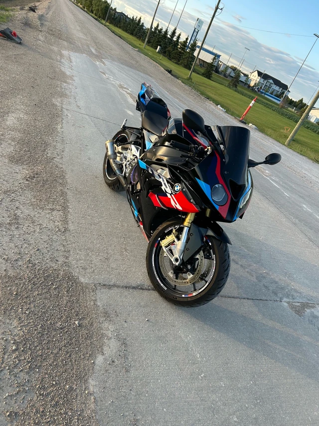 2012 BMW, 16 500 km, dovoz Kanada — foto 2 z 5