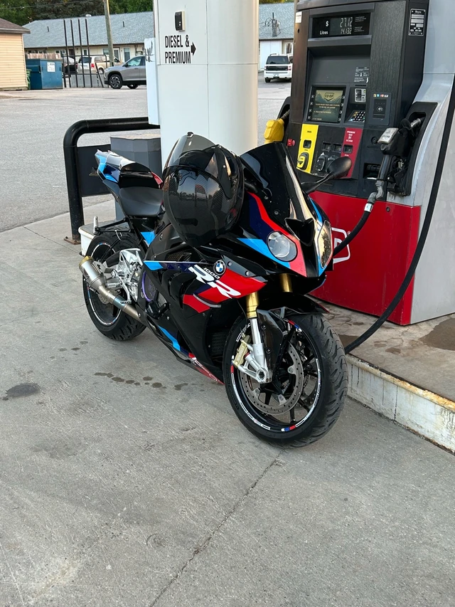 2012 BMW, 16 500 km, dovoz Kanada — foto 4 z 5