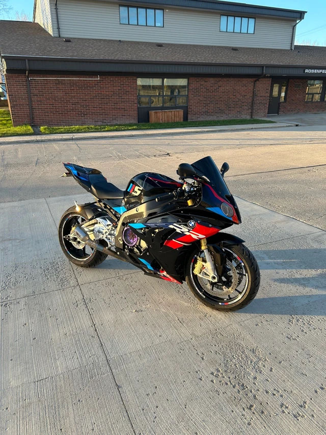 2012 BMW, 16 500 km, dovoz Kanada — foto 5 z 5