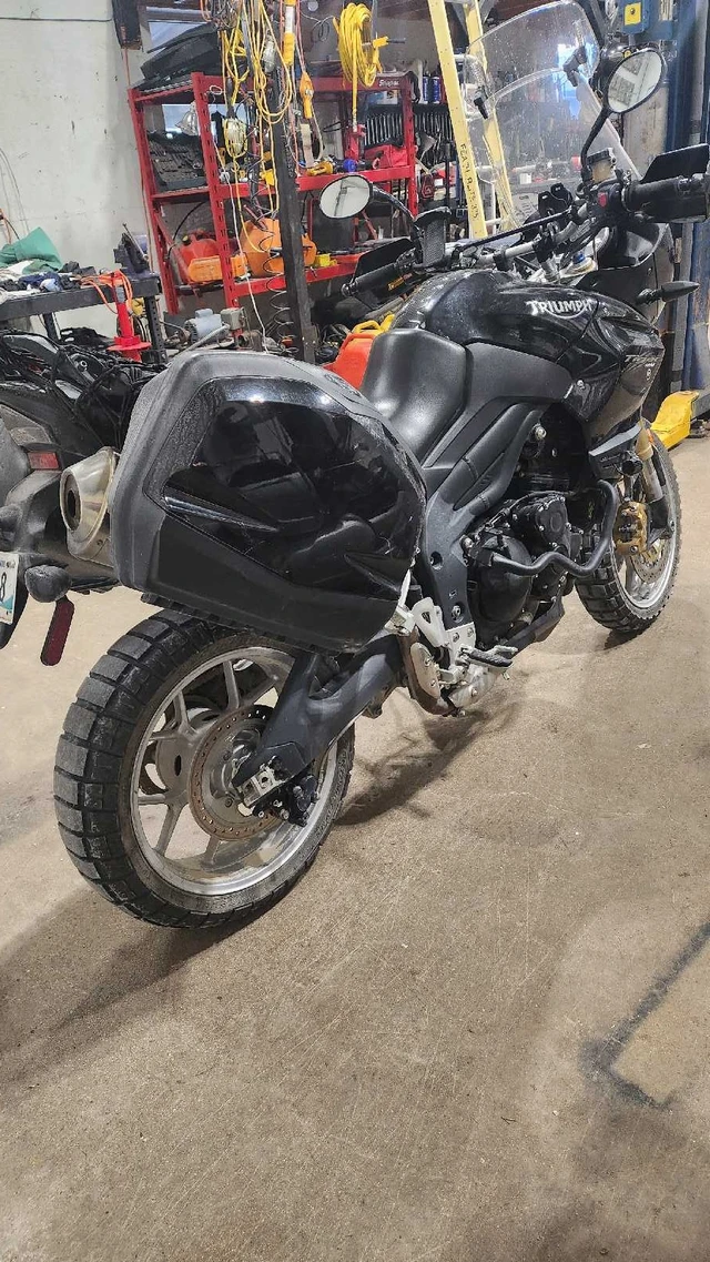 2007 Triumph, 68 000 km, dovoz Kanada — foto 2 z 3
