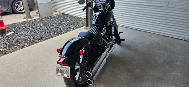 2022 Harley-Davidson, 1 500 km, dovoz Kanada — foto 3 z 4