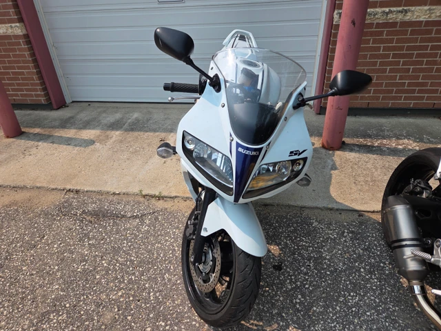 2012 Suzuki, 33 000 km, dovoz Kanada — foto 2 z 3