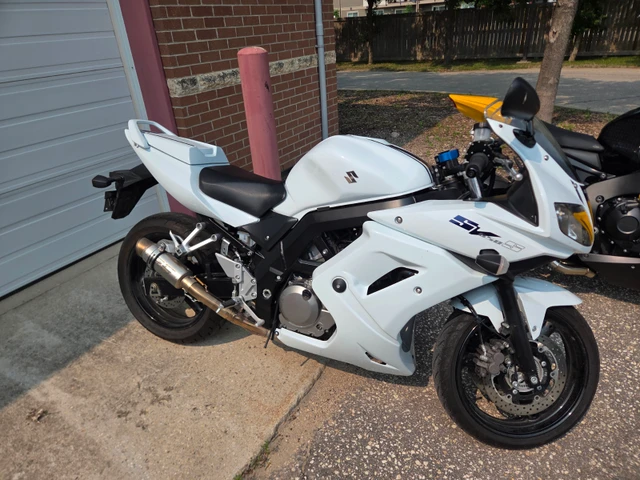 2012 Suzuki, 33 000 km, dovoz Kanada — foto 3 z 3